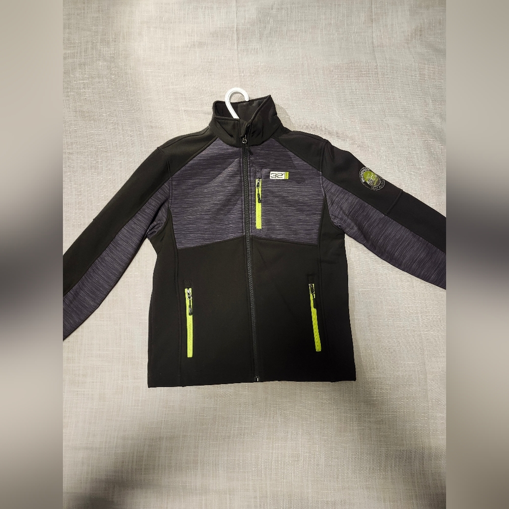 Weatherproof 32 degrees soft shell jacket size  big boy L (14/16)